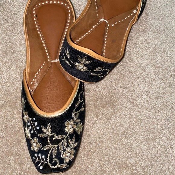 Punjabi Shoes - Picture 2 of 5